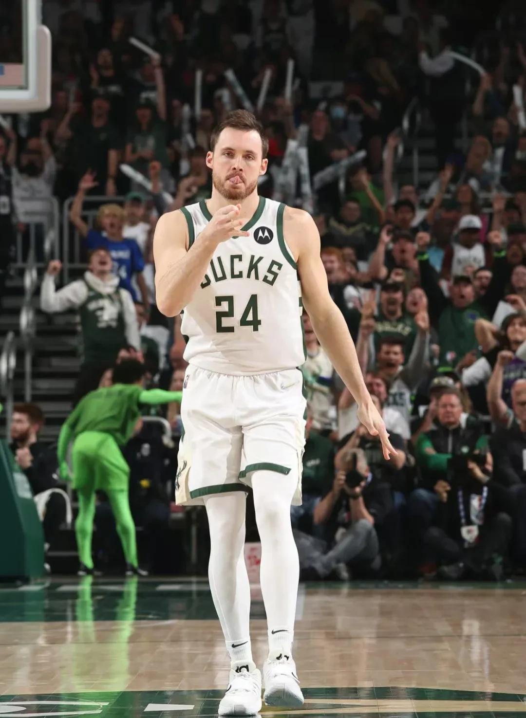 雄鹿队席卷联盟,主帅宣扬团结之道,战绩斐然 雄鹿队席卷联盟,主帅宣扬团结之道,战绩斐然